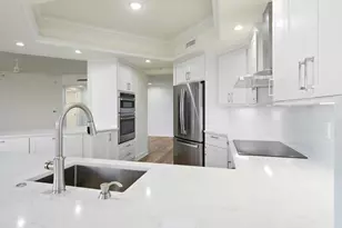 1060 Borghese Ln, Naples, FL 34114 - Photo 7