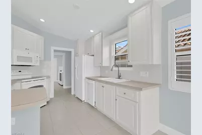 4231 Redonda Ln, Naples, FL 34119 - Photo 13