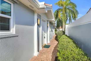 4231 Redonda Ln, Naples, FL 34119 - Photo 5