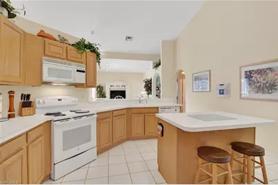 6687 Huntley Ln S, Naples, FL 34104 - Photo 9