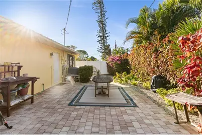 595 103rd Ave N, Naples, FL 34108 - Photo 13