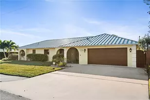 595 103rd Ave N, Naples, FL 34108 - Photo 1