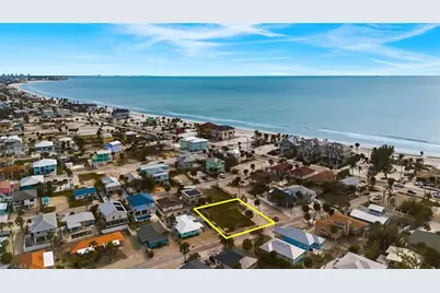 136 Madison Ct, Fort Myers Beach, FL 33931 - Photo 3