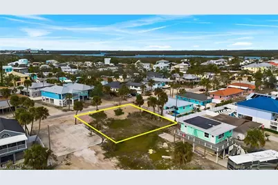 136 Madison Ct, Fort Myers Beach, FL 33931 - Photo 17