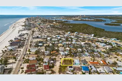 136 Madison Ct, Fort Myers Beach, FL 33931 - Photo 21