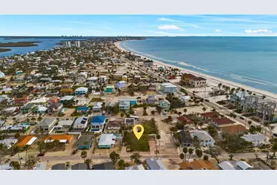 136 Madison Ct, Fort Myers Beach, FL 33931 - Photo 15