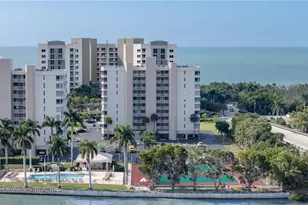 11118 Gulf Shore Dr, Naples, FL 34108 - Photo 3