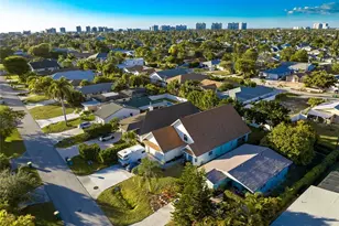 739 102nd Ave N, Naples, FL 34108 - Photo 3