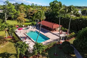 2031 Pine Isle Ln, Naples, FL 34112 - Photo 7