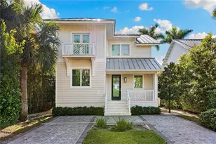 810 9th St S, Naples, FL 34102 - Photo 29