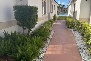 511 Joseph Ct, Naples, FL 34104 - Photo 3