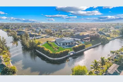 1817 SW 11th Ter, Cape Coral, FL 33991 - Photo 3