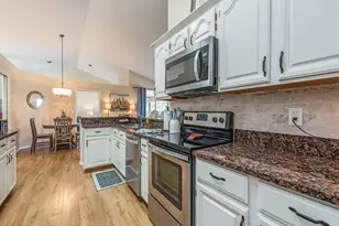 579 Raven Way, Naples, FL 34110 - Photo 5