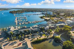 900 Broad Ave S, Naples, FL 34102 - Photo 3