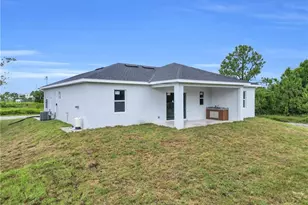 823 Hoosier St E, Lehigh Acres, FL 33974 - Photo 7