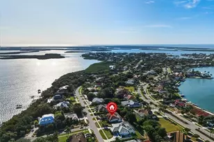 560 Inlet Dr, Marco Island, FL 34145 - Photo 31