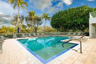 5908 3 Iron Dr, Naples, FL 34110 - Photo 35