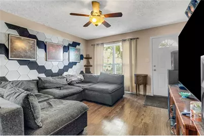 398 Leawood Cir, Naples, FL 34104 - Photo 3