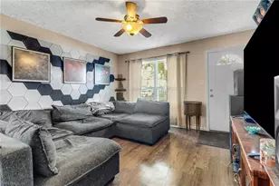 398 Leawood Cir, Naples, FL 34104 - Photo 3