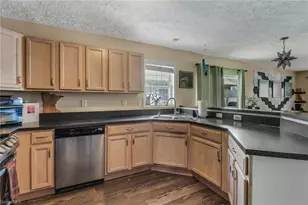 398 Leawood Cir, Naples, FL 34104 - Photo 11