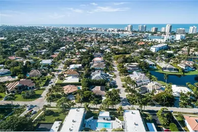 748 Willowhead Dr, Naples, FL 34103 - Photo 3