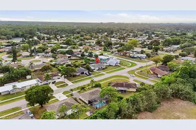 2564 Poinciana St, Naples, FL 34105 - Photo 5