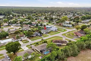 2564 Poinciana St, Naples, FL 34105 - Photo 5