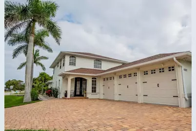 10082 Vanderbilt Dr, Naples, FL 34108 - Photo 11