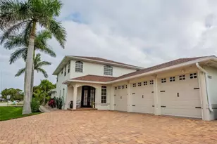 10082 Vanderbilt Dr, Naples, FL 34108 - Photo 11