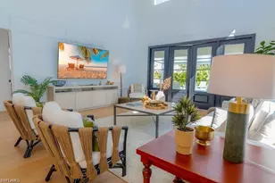 10082 Vanderbilt Dr, Naples, FL 34108 - Photo 7