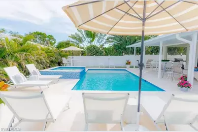 10082 Vanderbilt Dr, Naples, FL 34108 - Photo 25