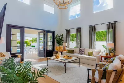 10082 Vanderbilt Dr, Naples, FL 34108 - Photo 5