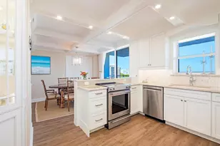 10691 Gulf Shore Dr, Naples, FL 34108 - Photo 5