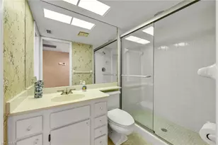 6040 Pelican Bay Blvd, Naples, FL 34108 - Photo 15