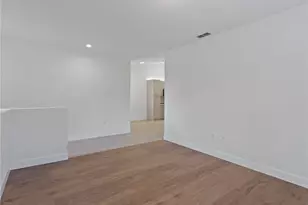 445 Robin Hood Cir, Naples, FL 34104 - Photo 5