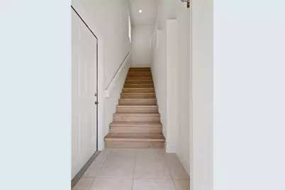 445 Robin Hood Cir #202, Naples, FL 34104 - Photo 3