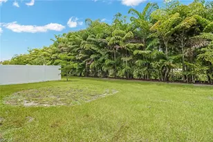 742 Hadley Pl W, Naples, FL 34104 - Photo 21