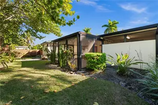 715 10th St N, Naples, FL 34102 - Photo 17