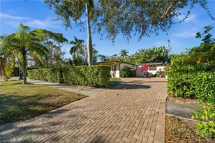 715 10th St N, Naples, FL 34102 - Photo 27