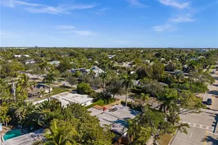 715 10th St N, Naples, FL 34102 - Photo 31