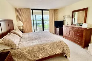 15 Bluebill Ave, Naples, FL 34108 - Photo 7