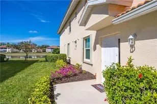 290 Robin Hood Cir, Naples, FL 34104 - Photo 3