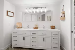 975 Palm View Dr, Naples, FL 34110 - Photo 9