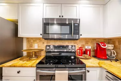 815 Gulf Pavilion Dr #203, Naples, FL 34108 - Photo 7