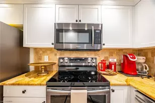 815 Gulf Pavilion Dr, Naples, FL 34108 - Photo 7