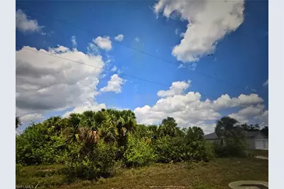 8047 Sherwood Cir, Labelle, FL 33935 - Photo 1