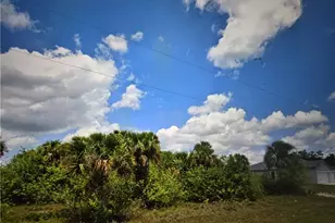 8047 Sherwood Cir, Labelle, FL 33935 - Photo 1