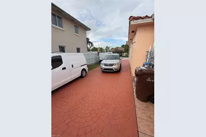 380 W 41st St, Hialeah, FL 33182 - Photo 41