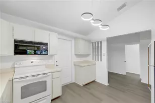 812 102nd Ave N, Naples, FL 34108 - Photo 7