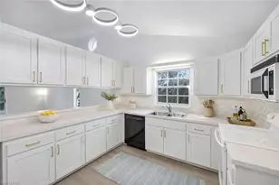 812 102nd Ave N, Naples, FL 34108 - Photo 5